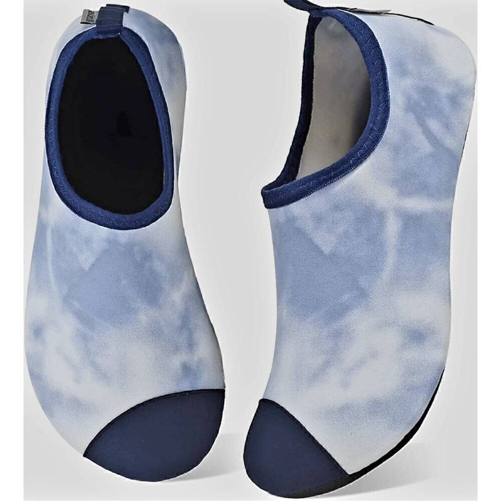 NWT WATELVES ADULT WATER SHOES